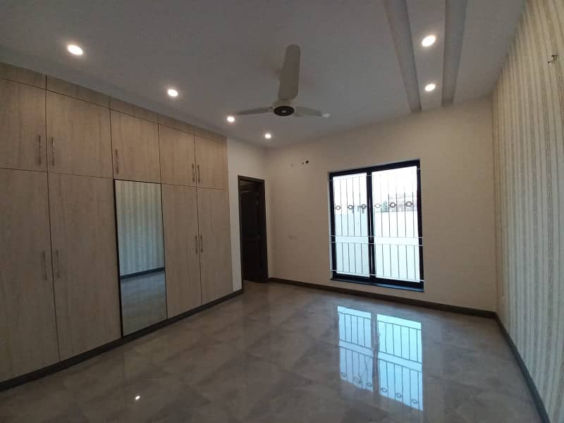 10 MARLA Brand New Design Luxurious Bungalow For Sale in Bahria Town lahore 13