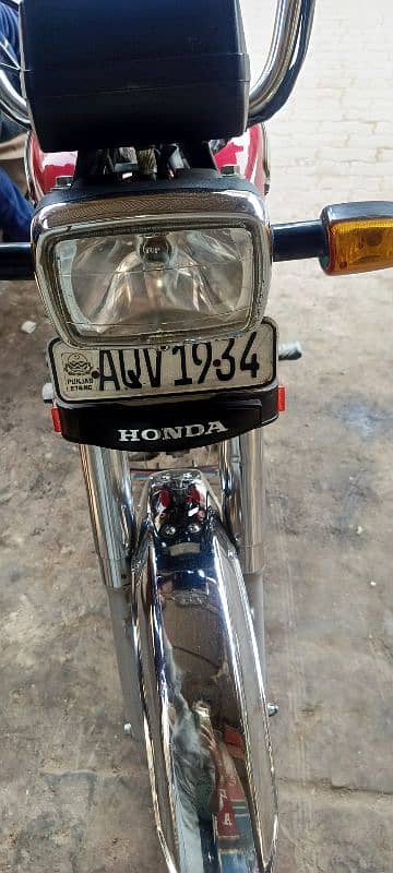 one of the most popular bike in pakistan 5