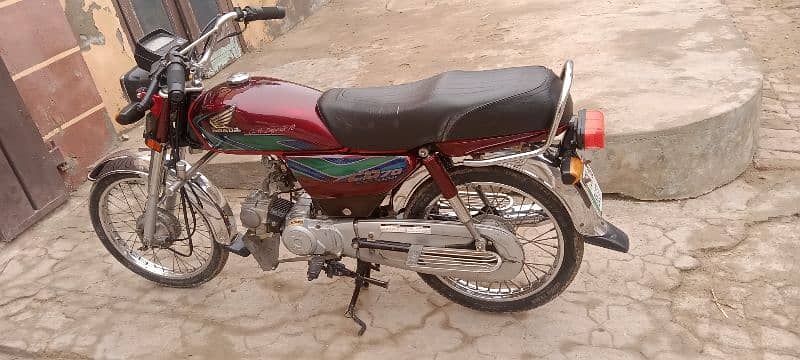 Honda CD70 9