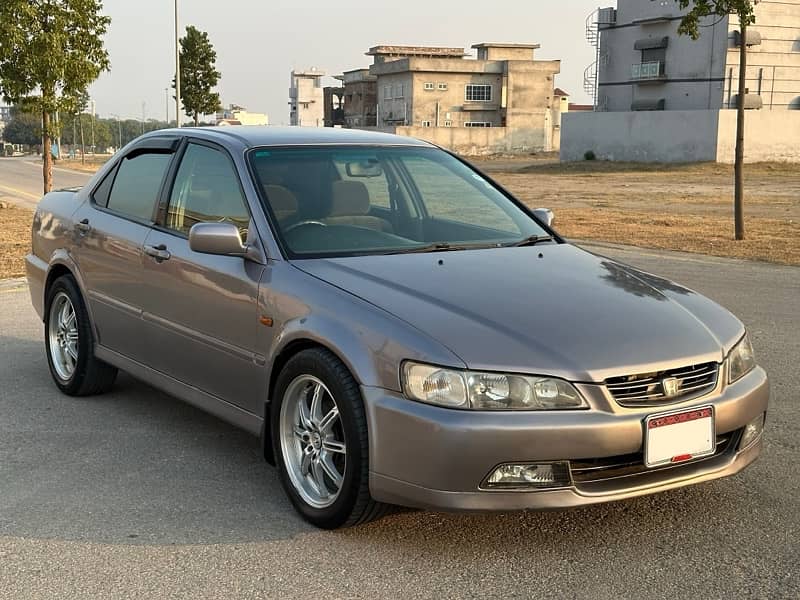 Honda Accord CF3 2000 in Excellent Condition. 5