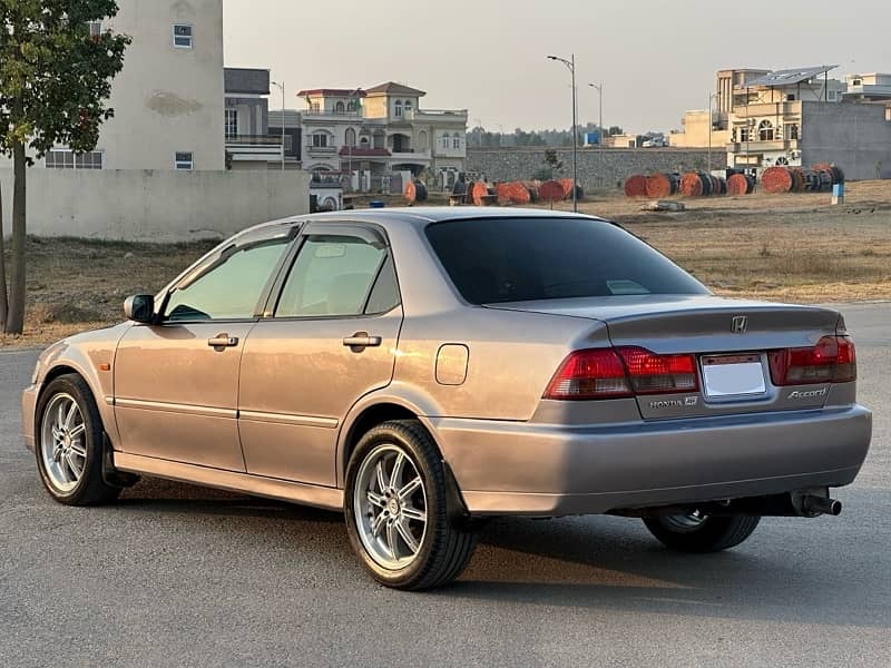 Honda Accord CF3 2000 in Excellent Condition. 6