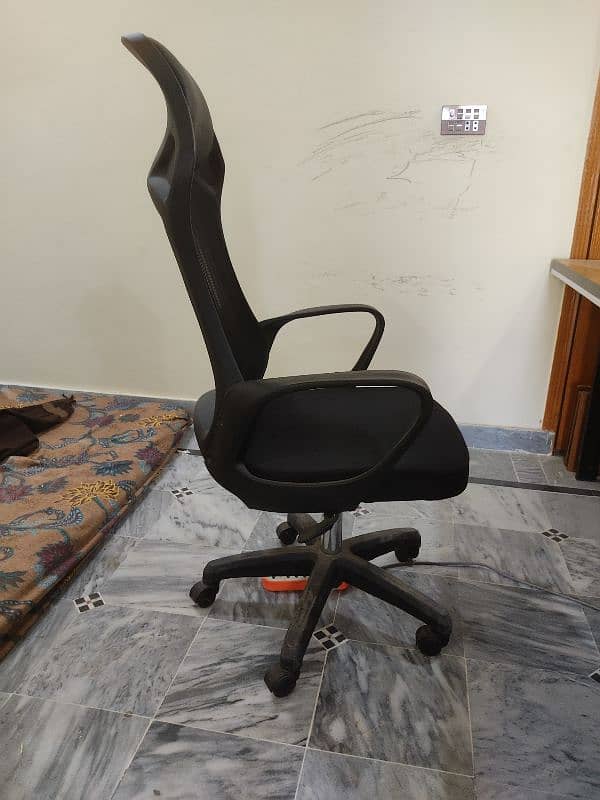 Revolving Office Chair - Comfortable & Durable 4