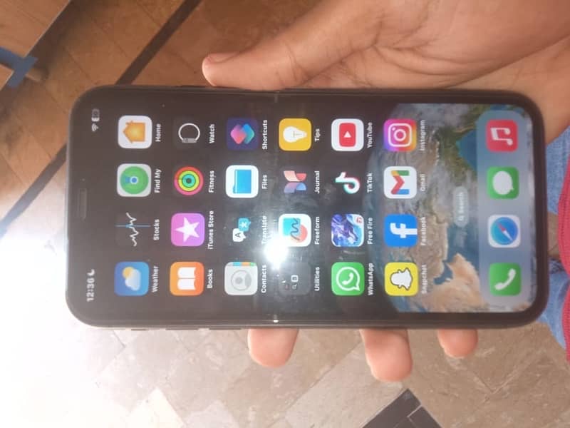 Iphone 11 10 by 10 condition jv 64gb 91health 0