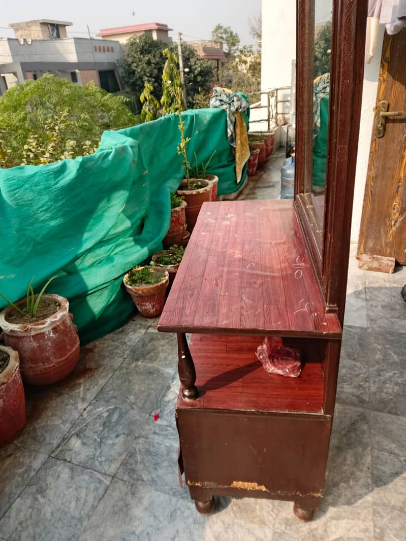 Wooden Dressing Table For Sale In Good Condition 7