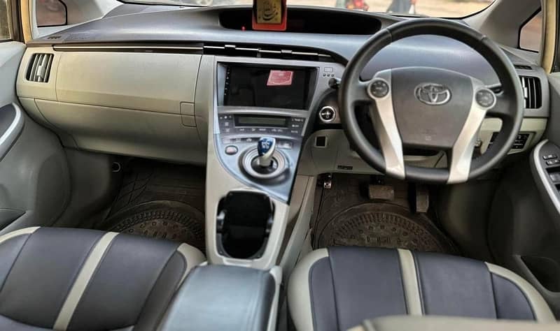 Toyota Prius 2010/15 s. led packedge beige interior 6