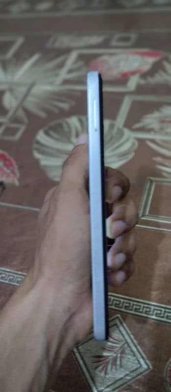 Infinix smart 8 pro all ok 4+4 128 gb 3