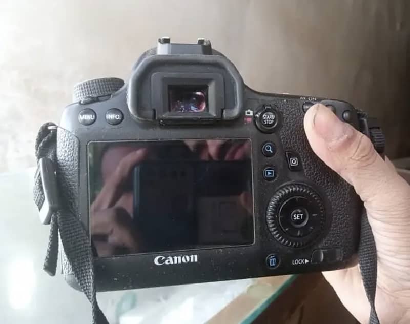 Canon 6d + 50 lens + battery charger 0