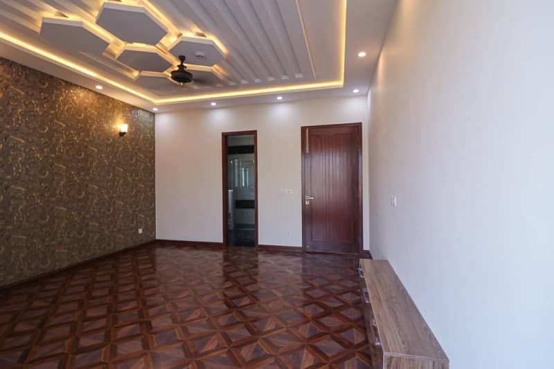 1 Kanal Lavish Upper Portion On Top Location For Rent In DHA Phase 6 Lahore 7