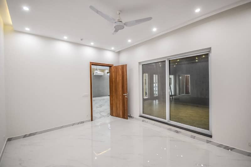 1 Kanal Upper Portion On Top Location For Rent in DHA Phase 6 Lahore 3