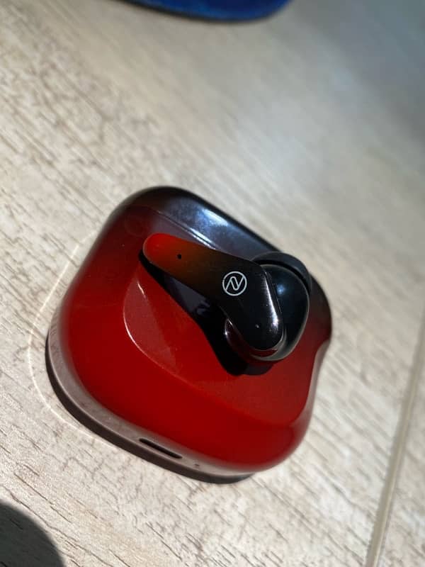 Zero Quantum Earbuds Flame Red 2