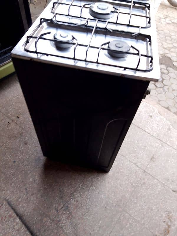 5Burnar Stove for Sale . Call 0320 - 4671404 2