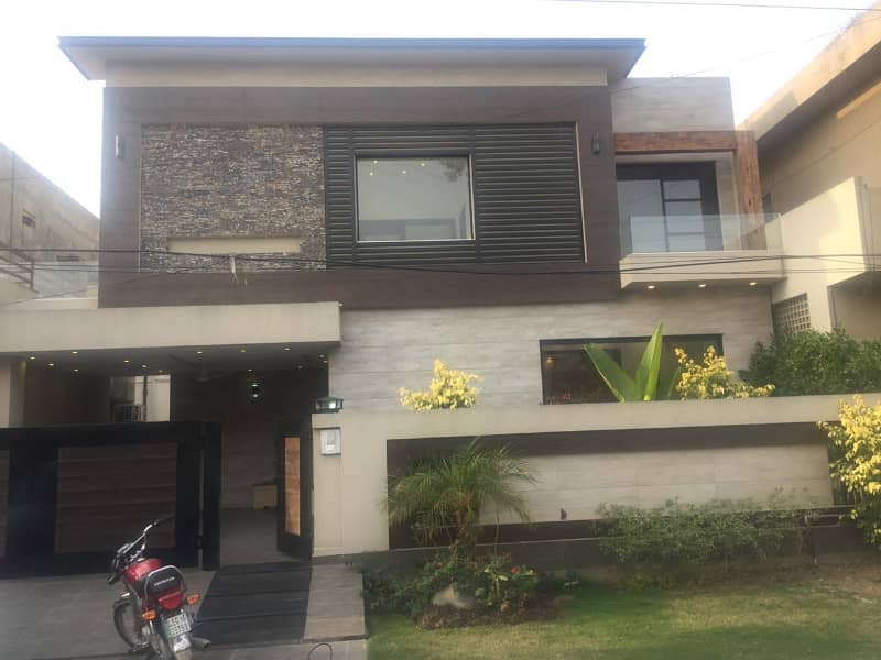 10 Marla House Available for rent in Block S phase 2 Lahore 0