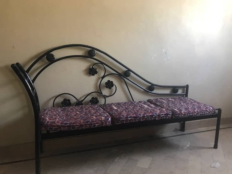 Three seater sethi 2