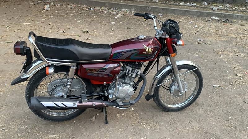 Honda 125 With totally orginal parts and Lush condition 0