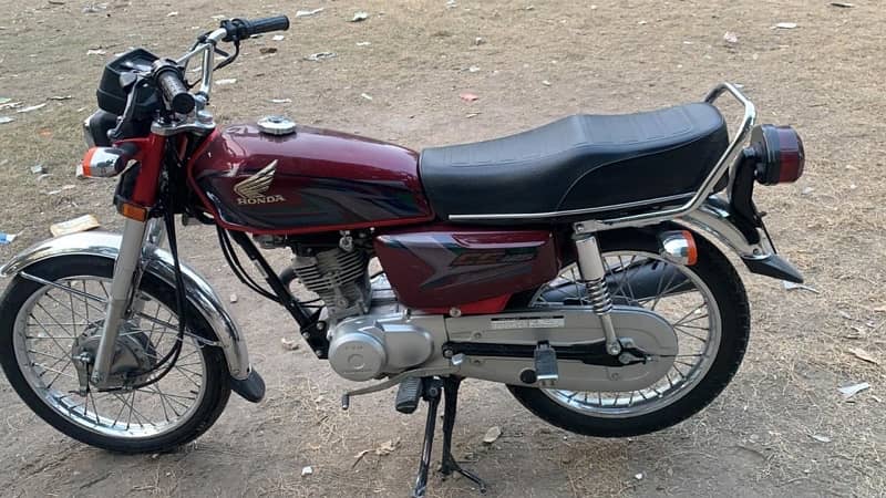 Honda 125 With totally orginal parts and Lush condition 1