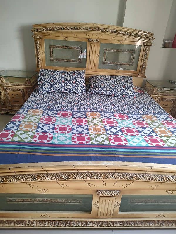 queen Bed set with Mattress , side tables and Dressing 0