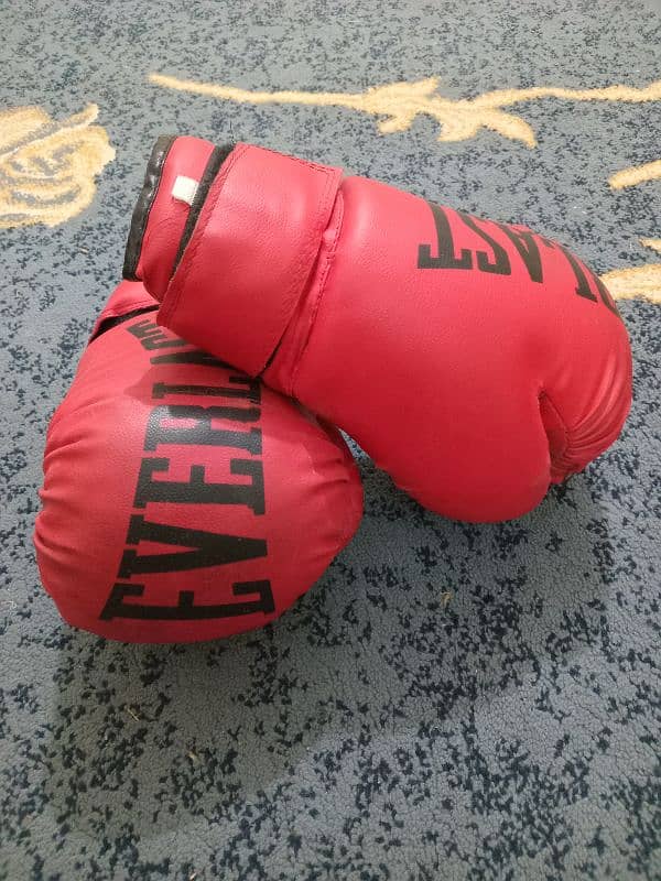 Boxing Head Guard little used,with free boxing gloves and punching Bag 2