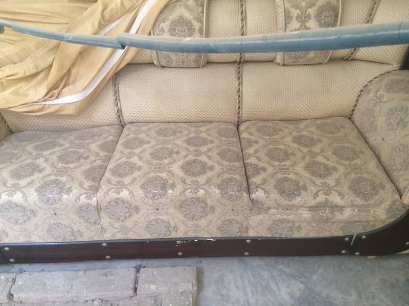 total 3 set of sofas all ok 4