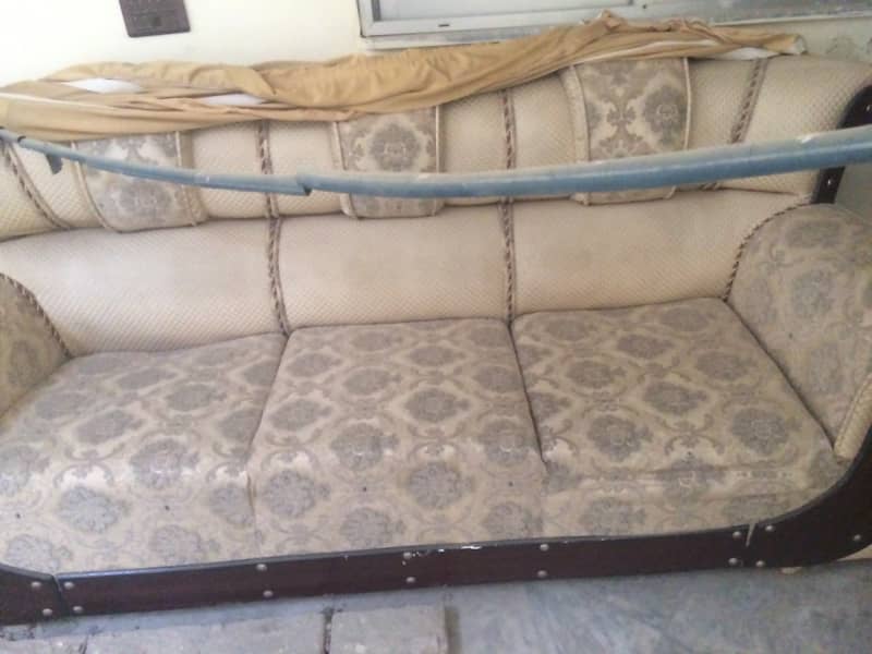 total 3 set of sofas all ok 5