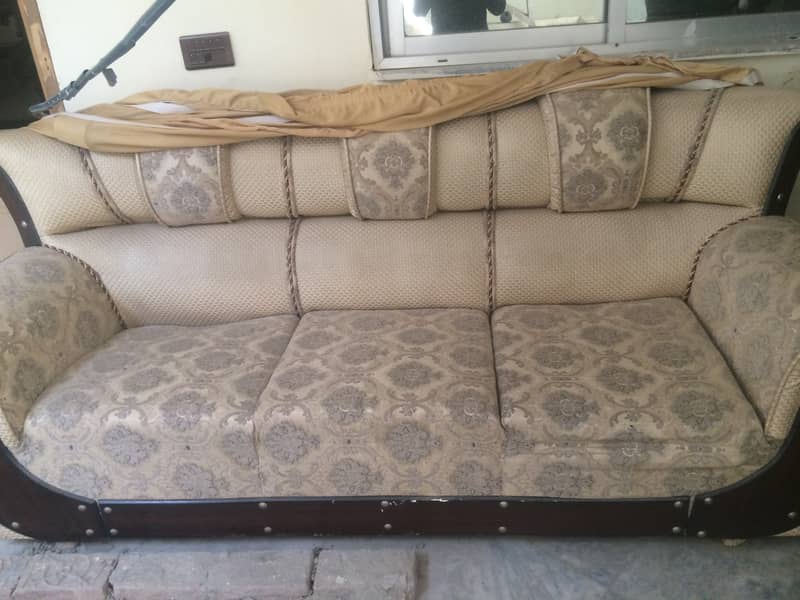 total 3 set of sofas all ok 6