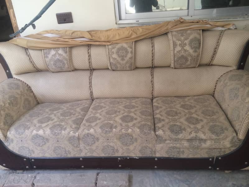 total 3 set of sofas all ok 7