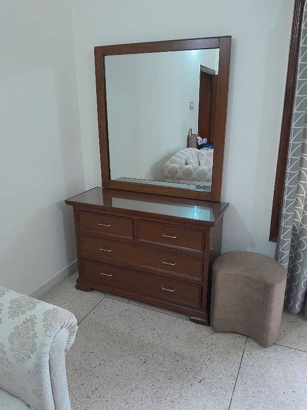 selling furniture 2