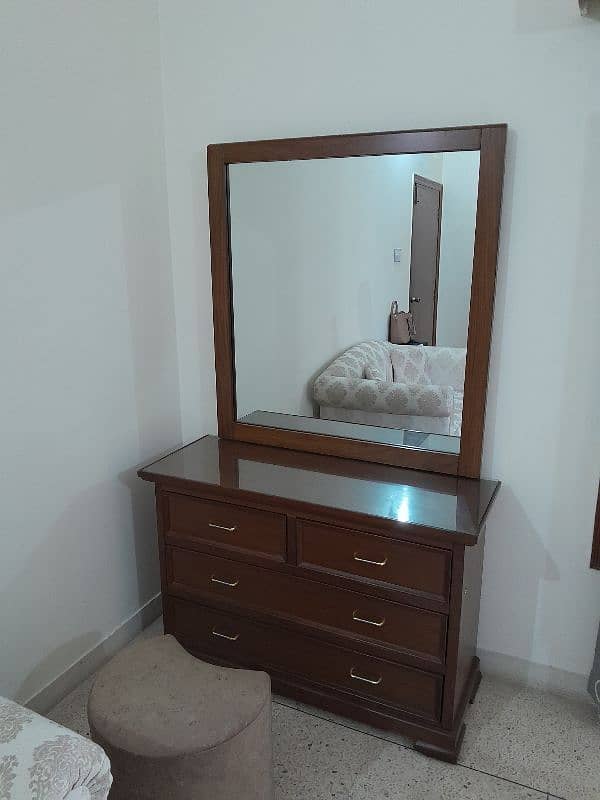 selling furniture 3