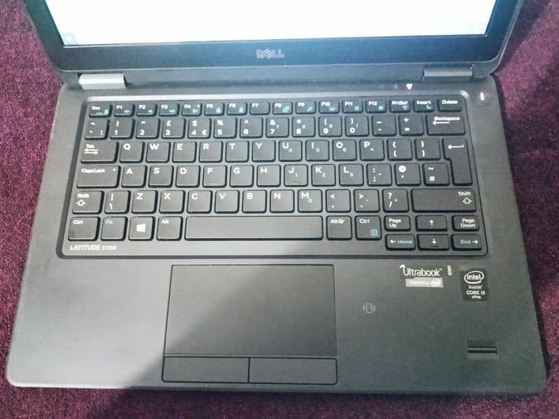 Dell Latitude E7250 (Core i5 5th Generation) 1