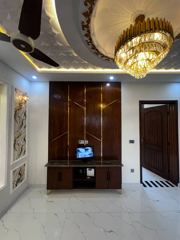 Luxury 5 Marla Brand-New House in A1 Block, Central Park Housing Scheme | Demand: 2 Crores 8