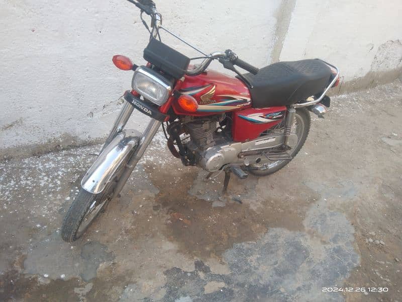 Honda 125 2nd owner Karachi num only call no olx chat 0