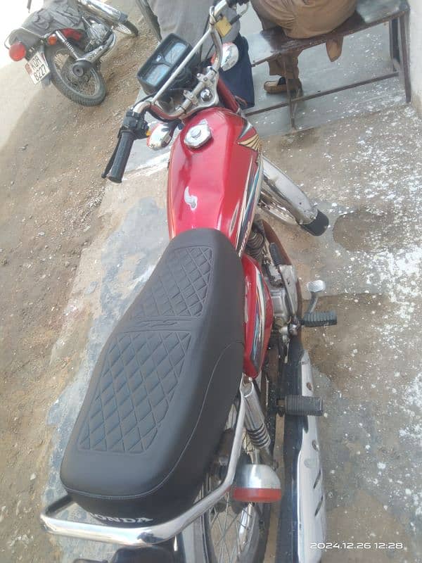 Honda 125 2nd owner Karachi num only call no olx chat 1