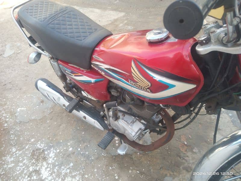 Honda 125 2nd owner Karachi num only call no olx chat 2