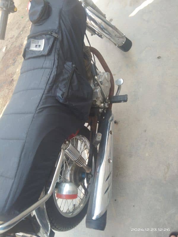 Honda 125 2nd owner Karachi num only call no olx chat 4