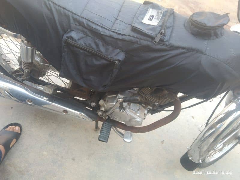 Honda 125 2nd owner Karachi num only call no olx chat 6