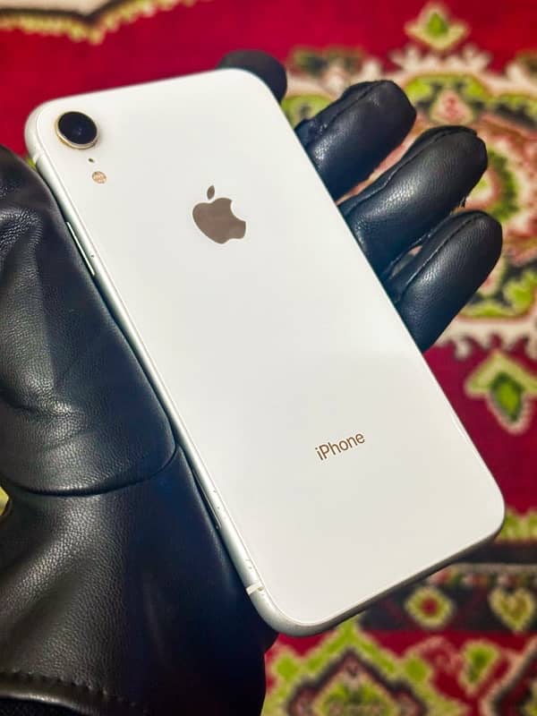 iPhone Xr (white) Non PTA 64gb 1