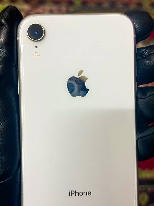 iPhone Xr (white) Non PTA 64gb 12