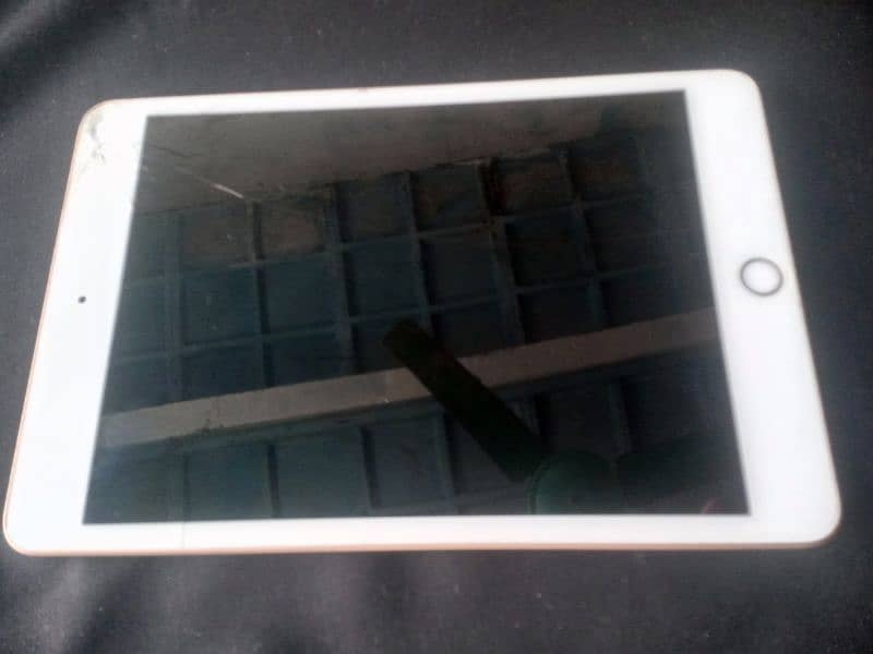 iPad mini5 64GB touch tura karak baqy all ok best for pubg 6