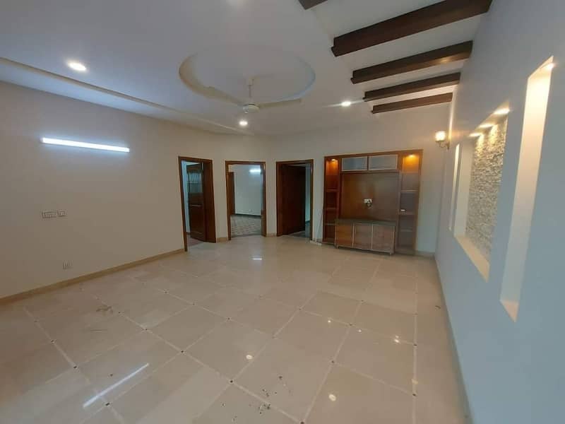 10 Marla Used House For Sale In Valencia Town 21