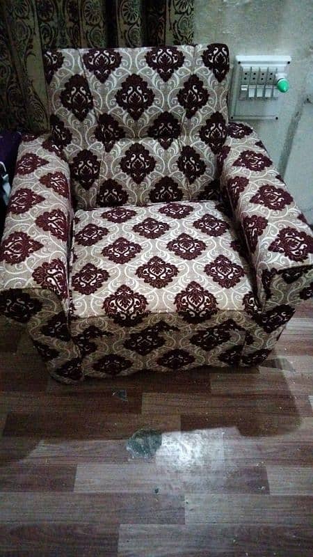 5 seater sofa with cover 10/10 condition 1