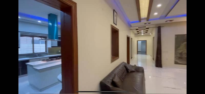 2 KANAL FACING PARK BUNGALOW IS AVAILABLE FOR SALE 9