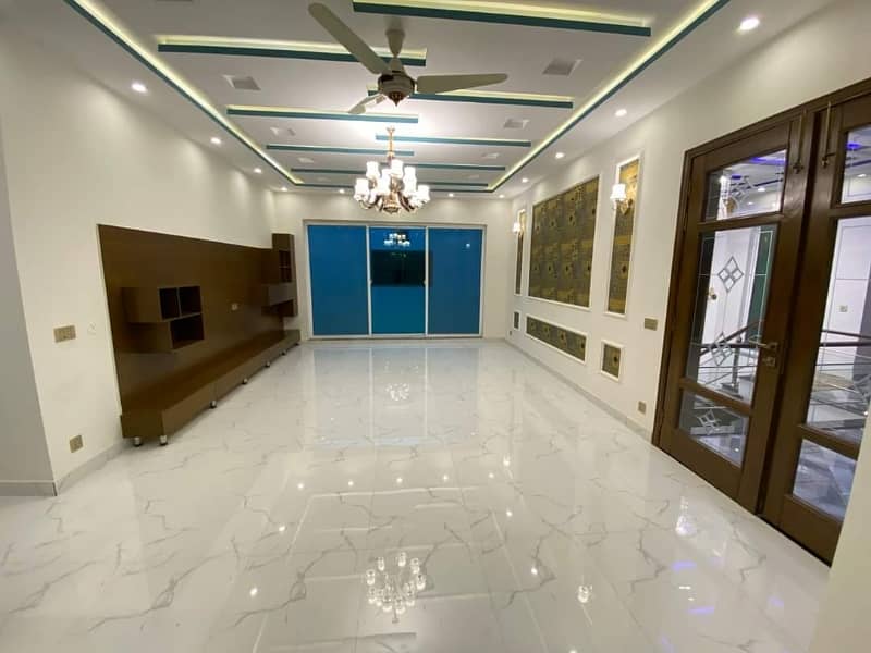 1 KANAL NEW MODERN DESIGN BUNGALOW IS AVAILABLE FOR SALE 4