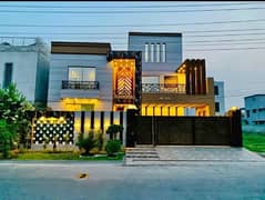 1 KANAL NEW ULTRA MODERN DOUBLE HEIGHT LOBBY 7 BEDROOMS FOR SALE