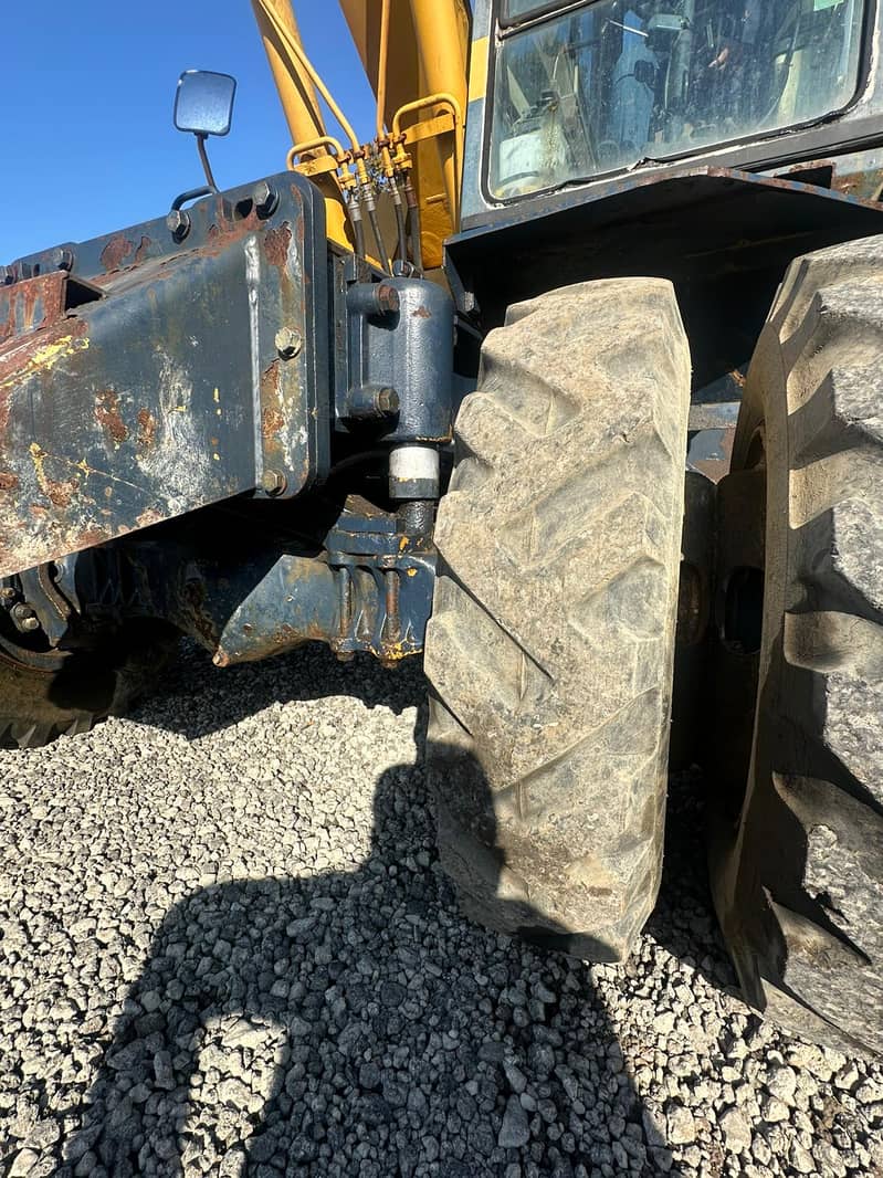  For Sale: PW10031 Komatsu Wheel Excavator  3