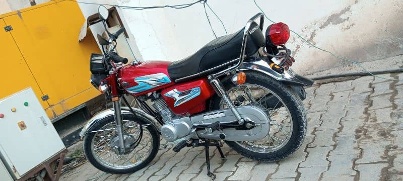 Honda 125 KickStart (Model 2022/2023) 1