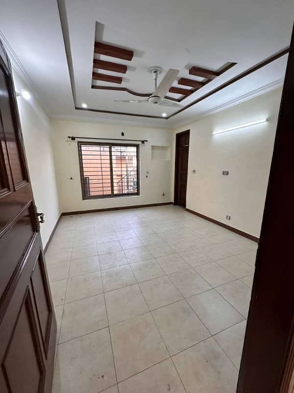 3 bedroom beautiful upper portion available for rent 2