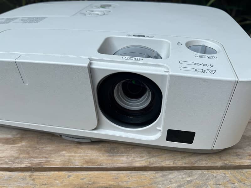 NEC P501x 5000 lumens projector 0