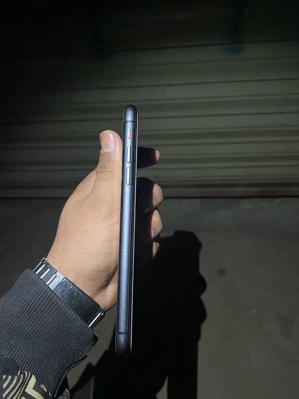 iPhone 11 10 by10 condition  bh85 waterpack 64gb 3