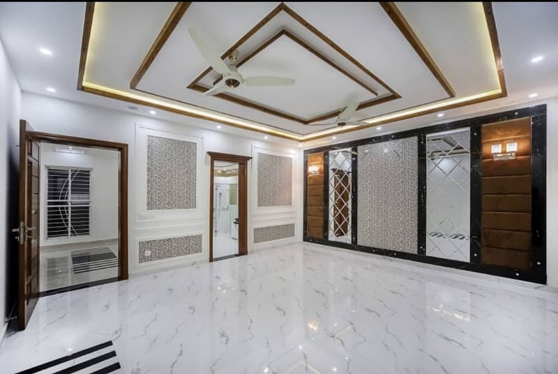 2KANAL LUXURY BUNGALOW FOR Sale in Wapda Town 22