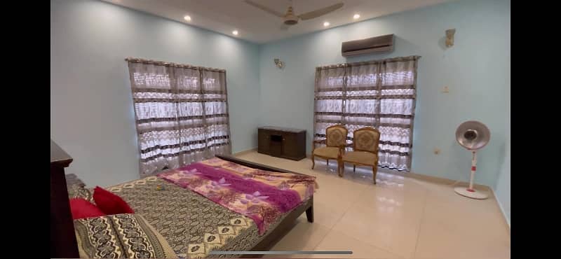 2 KANAL FACING PARK BUNGALOW IS AVAILABLE FOR SALE With SOLAR 28