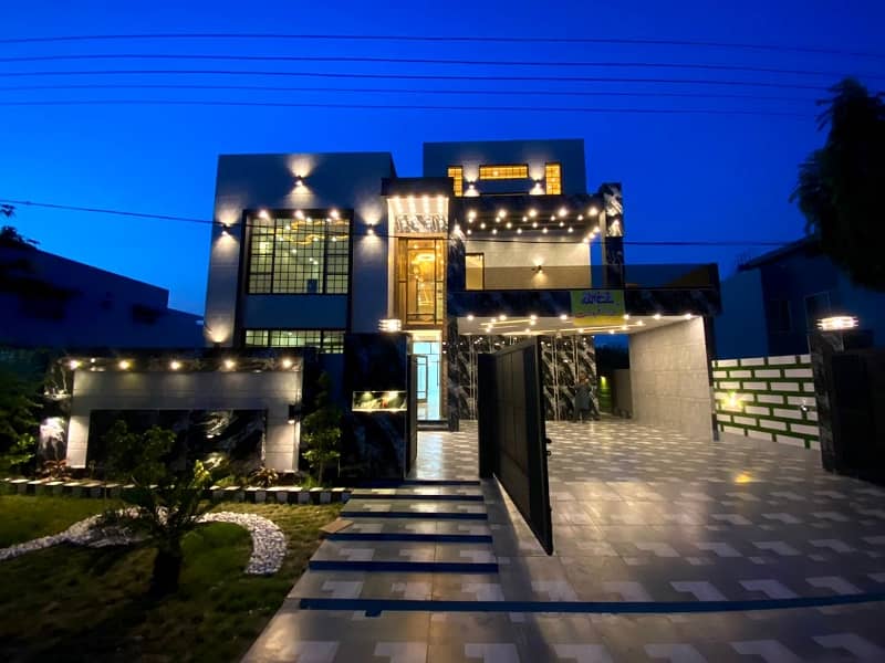 1 KANAL MODERN BEAUTIFUL HOUSE FOR SALE 7 BEDROOM 1